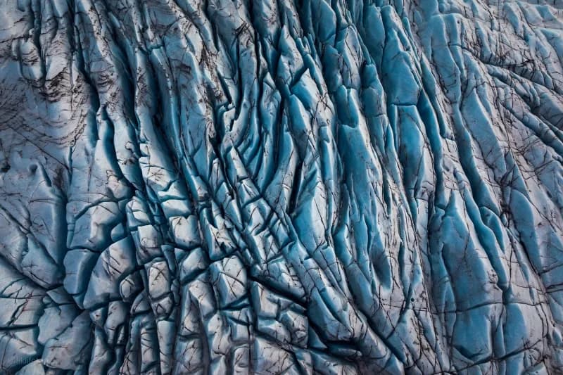 https://res.cloudinary.com/dft2eqhlr/image/upload/v1735914042/glacier_h8q8jo.webp