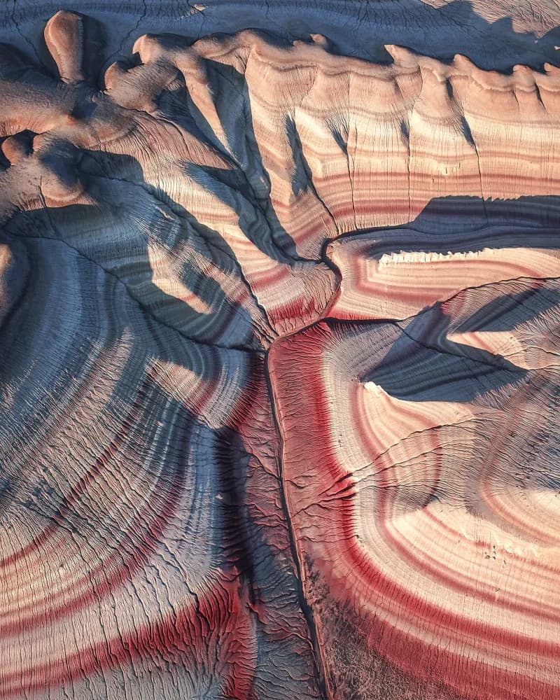https://res.cloudinary.com/dft2eqhlr/image/upload/v1735914443/RAINBOW-HILL_eci5sm.webp