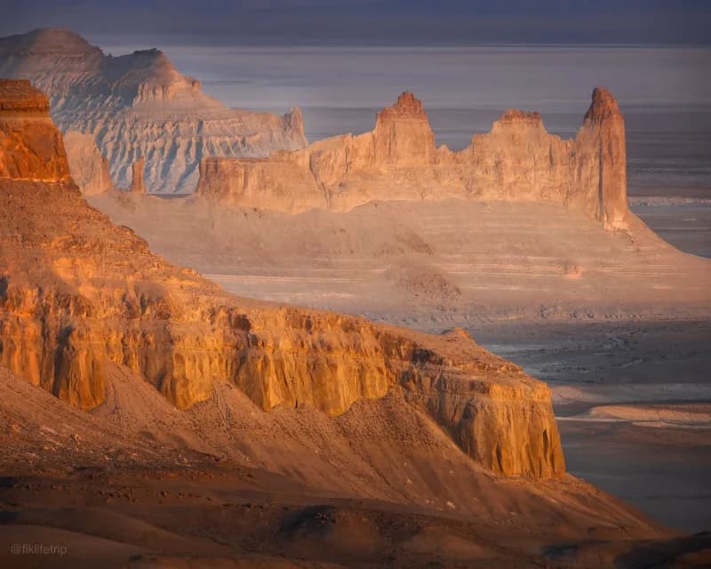 https://res.cloudinary.com/dft2eqhlr/image/upload/v1735914465/kazak_bvvb3l.webp